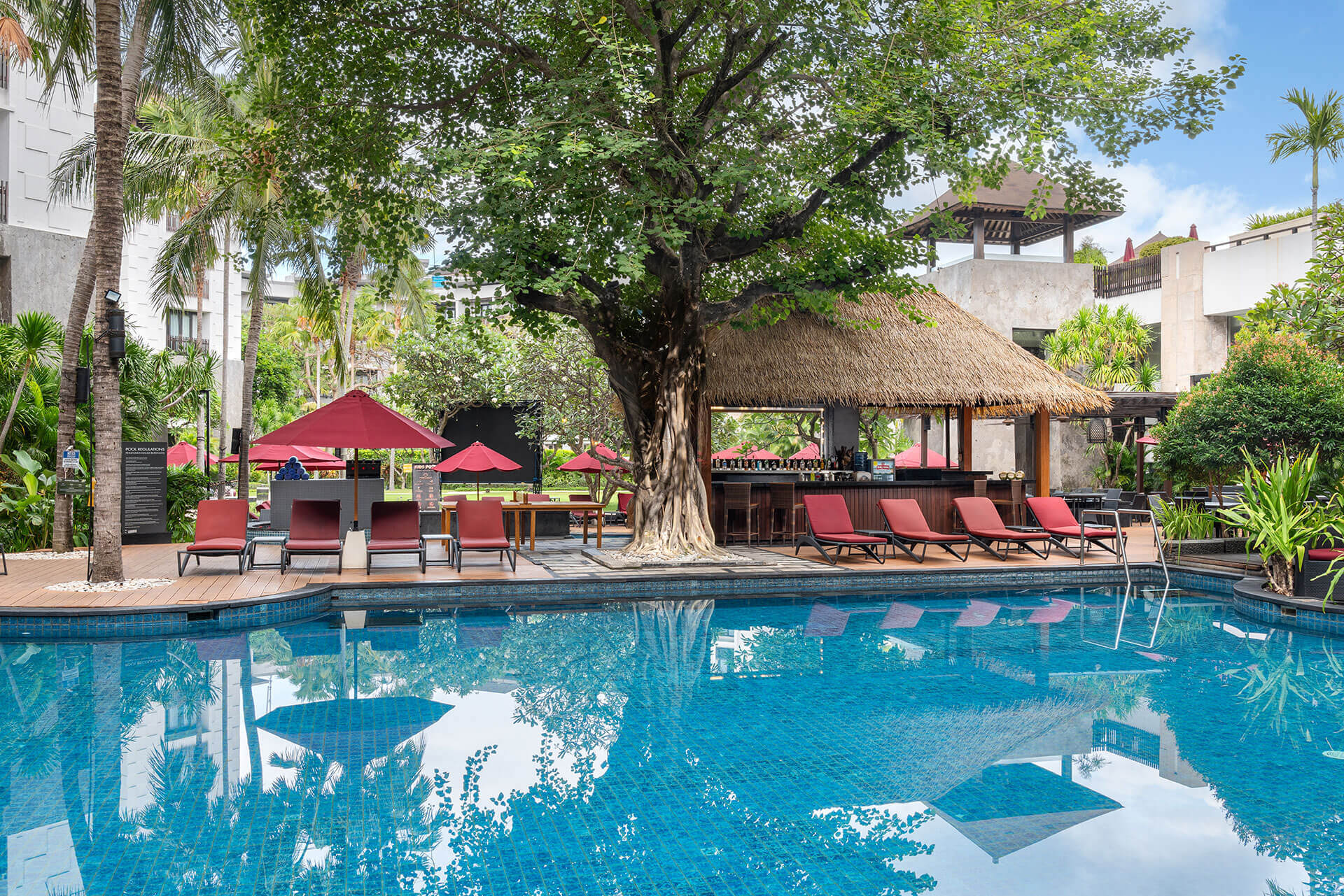 garden-bar-pullman-bali-legian-beach